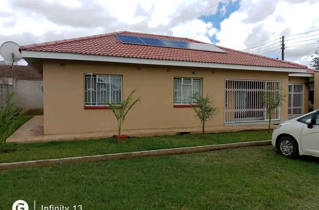 Avondale: Neat & Spacious 2 Bedroomed Cottage