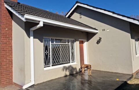 Ashdown Park: 3 Bedroomed Hse To Let