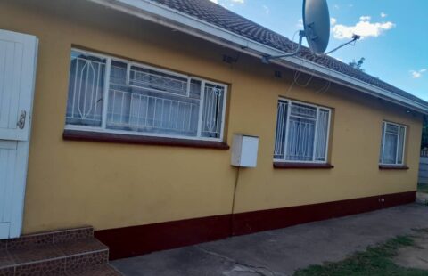 Houghton Park: 1 Bedroomed Wing To Let