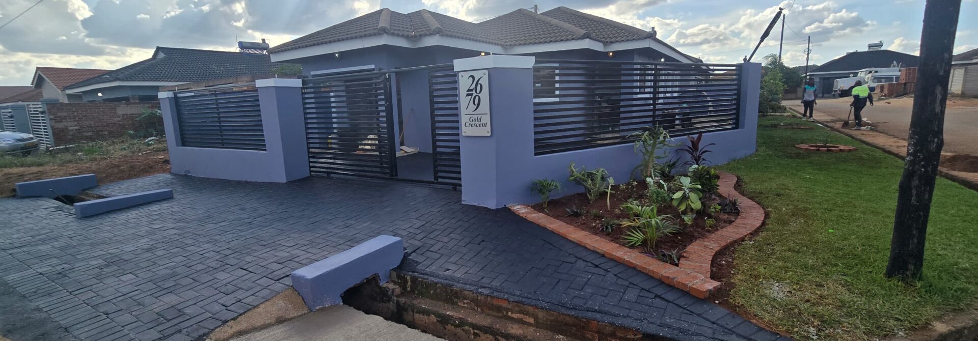 Aspindale Park: Lovely 3 Bedroomed Hse For Sale